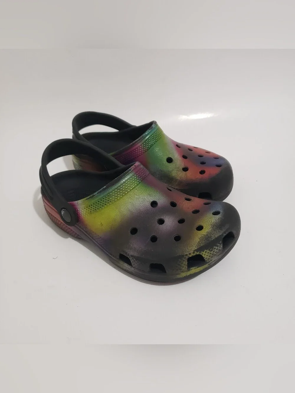 Crocs Classic Spray Tie Dye Clogs Kids J2 Black Rainbow Multicolor Slip On